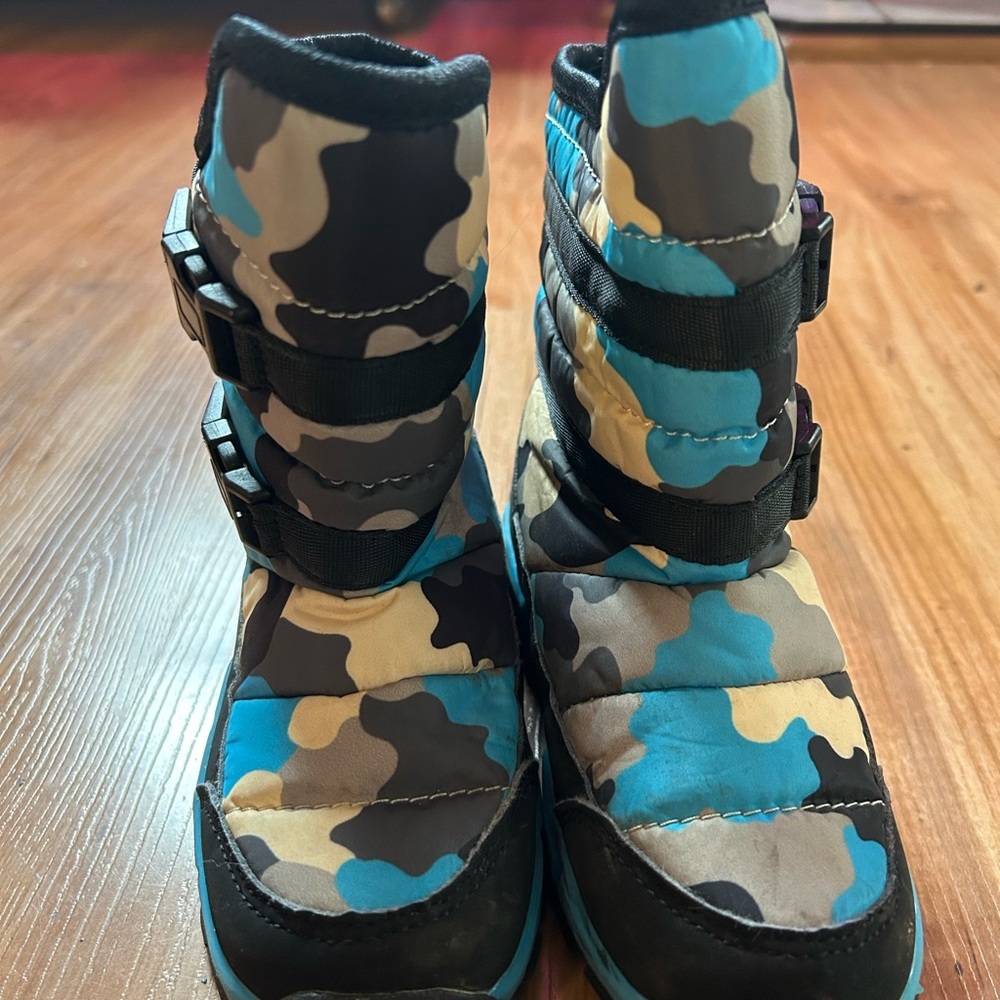 Kids Camouflage Winter Boots Size 10 Boys Blue Camo Velcro Closure